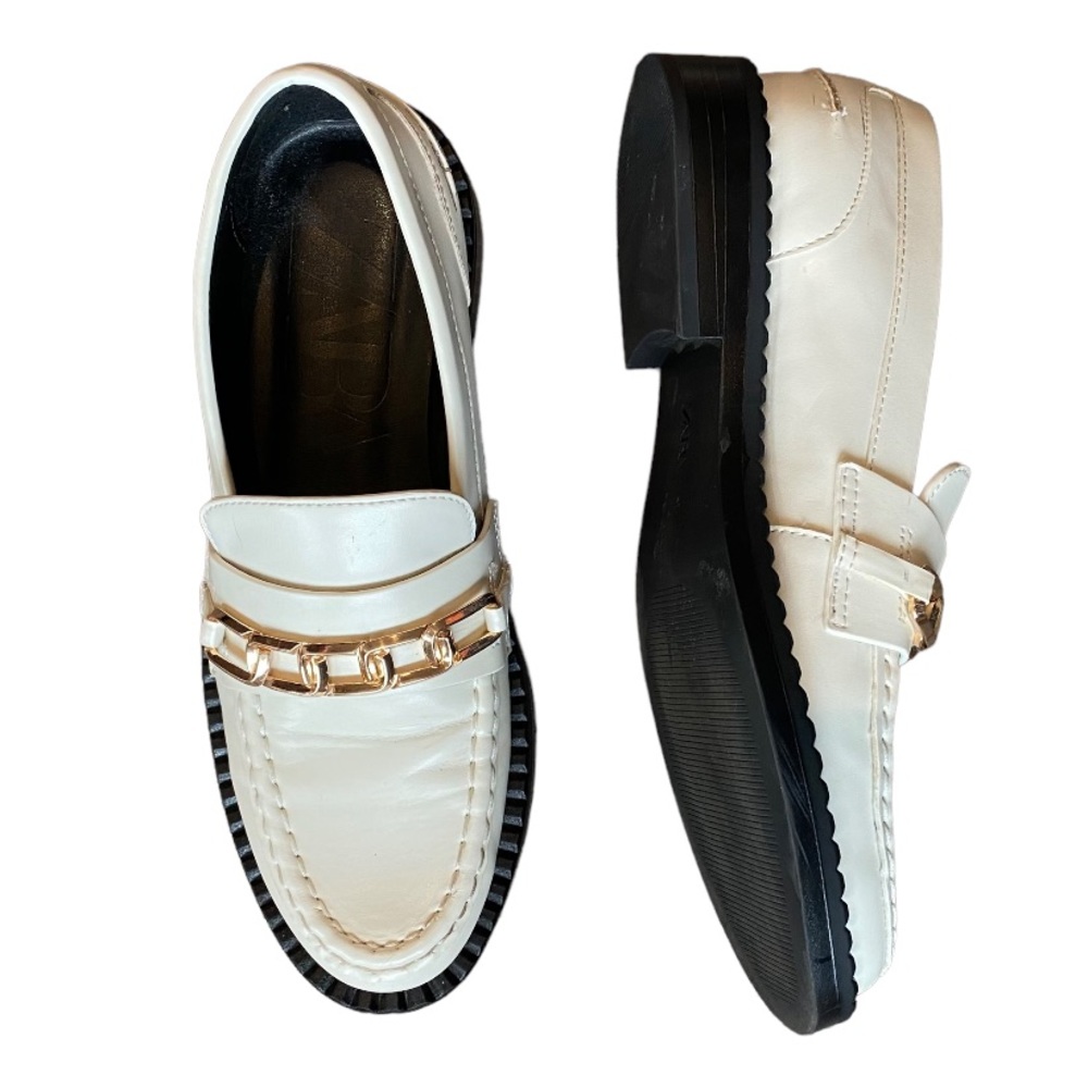 ZARA Loafers Low Heel Gold Chain Detail Size EU 36 US 6 Creme Flats
